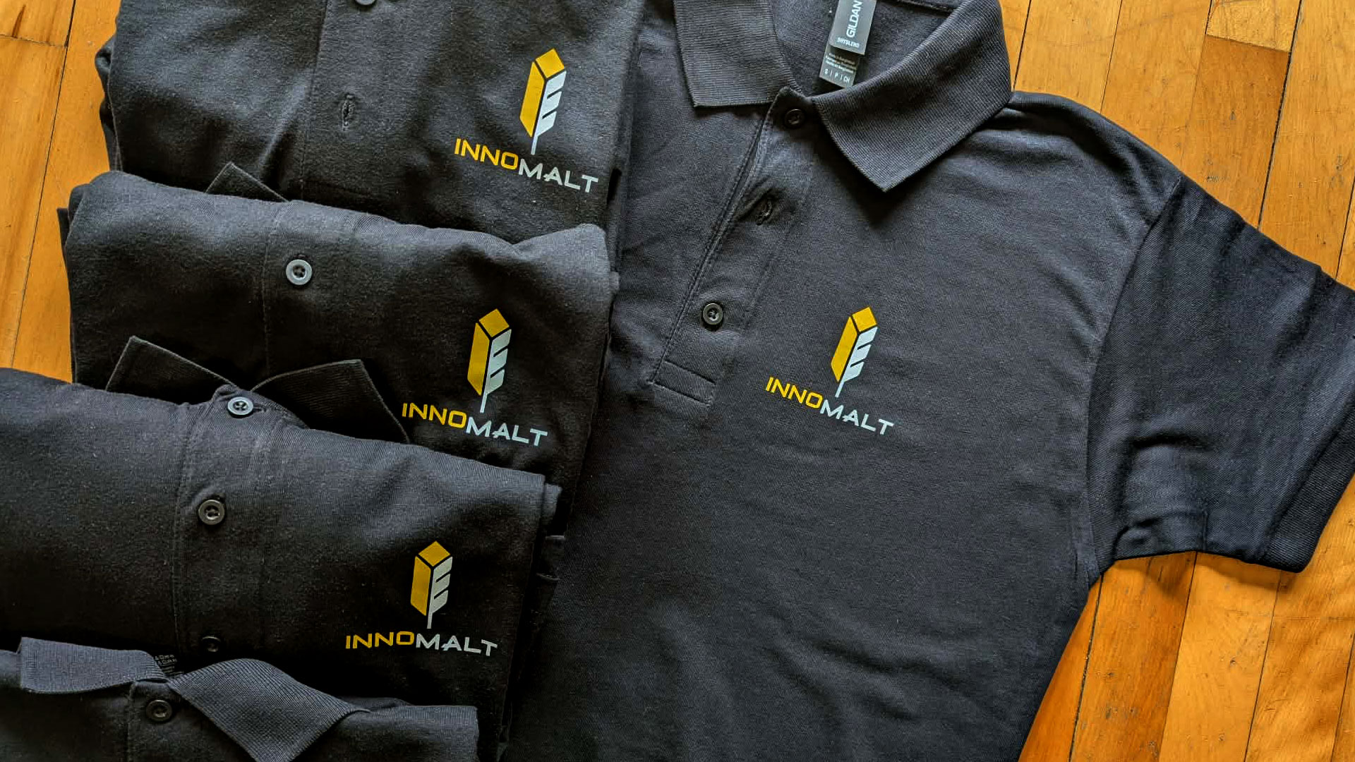 Des polos corporatifs sur mesure pour l’équipe d’Innomalt